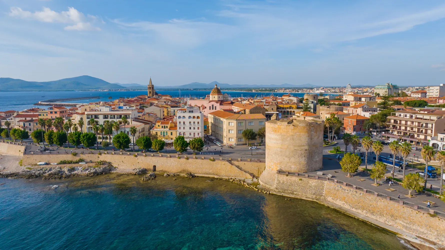 Algheros Altstadt und Bastionen am Meer