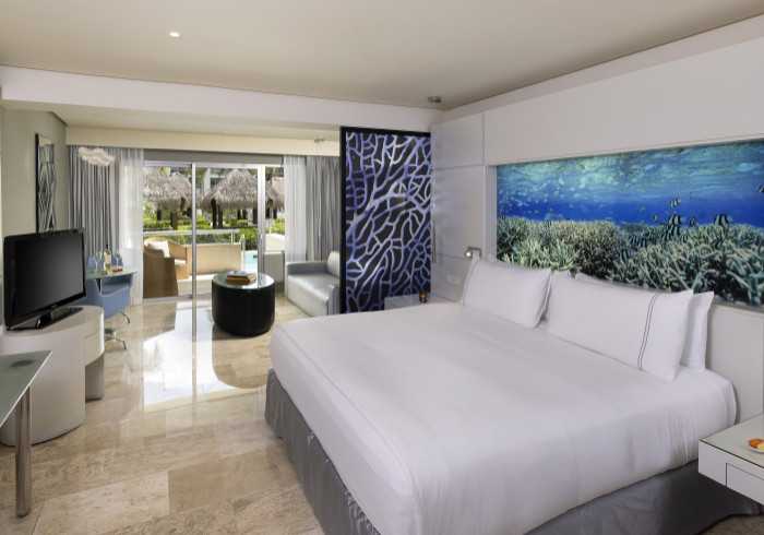 114ParadisusLaPerla-The_Reserve_Deluxe_SwimUp_Suite_1_