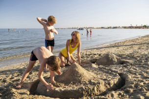 original Familie am Strand von Marsa Alam